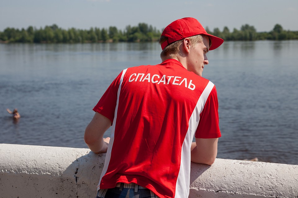 Купаться можно только на оборудованных пляжах, где работают спасатели.