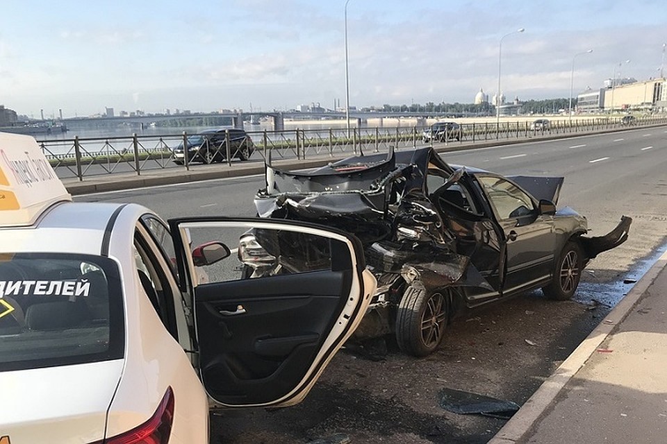 В Петербурге новое ДТП с такси Фото: vk.com/extra_call