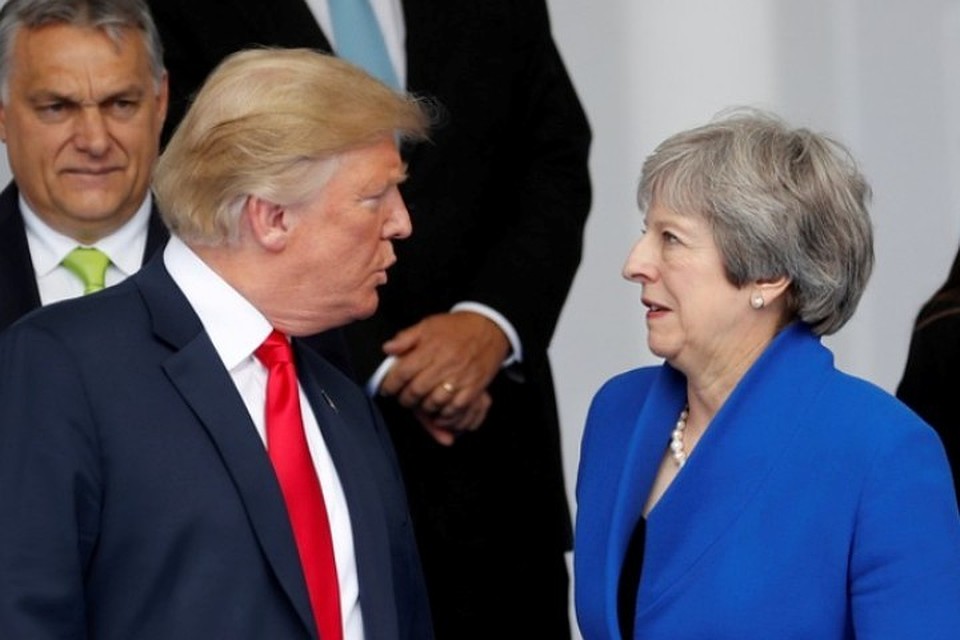Президент США Дональд Трамп и премьер-министр Великобритании Тереза Мэй на саммите НАТО в Брюсселе
