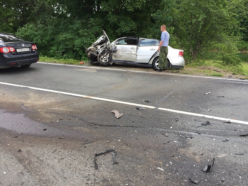 Виновник аварии в деревне Виделебье был в состоянии алкогольного опьянения и отделался ушибами. Фото: Евгений Николаев.