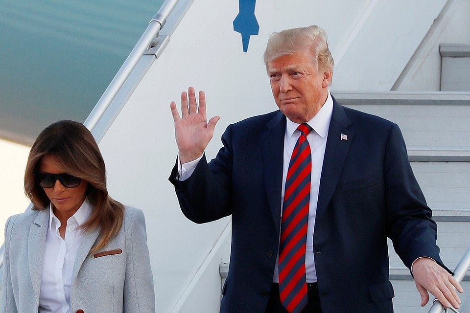 Президент США Дональд Трамп с супругой Меланьей в аэропорту Хельсинки