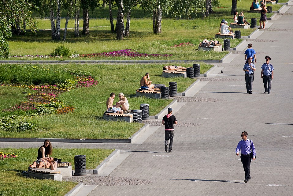Специалисты напоминают, что в жару при себе всегда необходимо иметь воду
