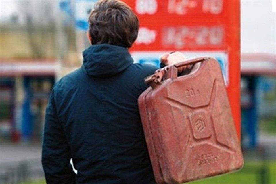 Житель Мурманской области отделался удивительно легким наказанием за поджог отдела полиции. Фото: autonews.ua