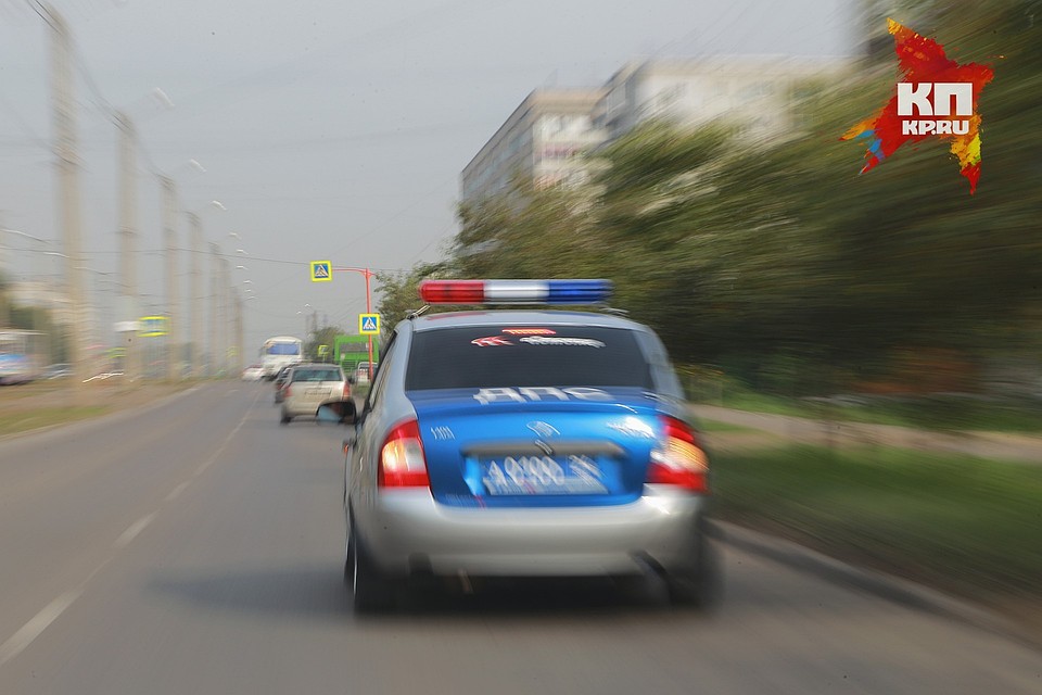Под Красноярском задержали угнанный автомобиль с компанией подростков в салоне