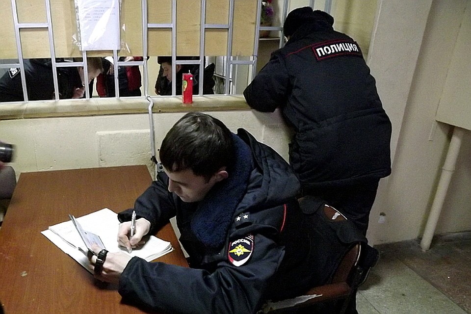 По составленной ориентировке в кратчайшие сроки были задержаны два молодых человека