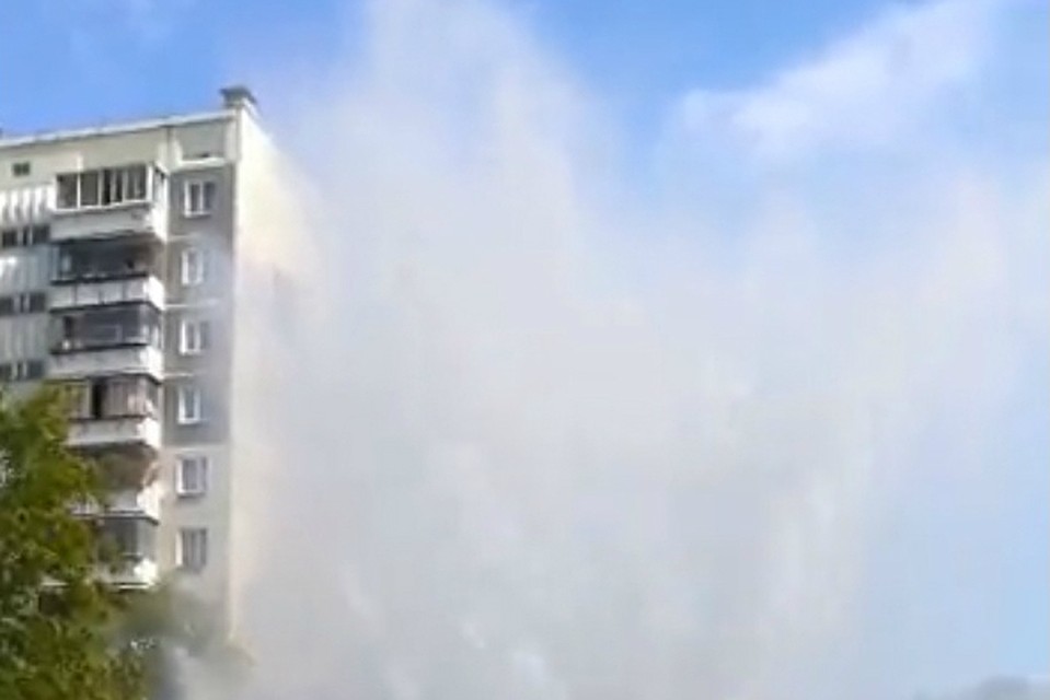 Вода хлещет прямо из-под земли.