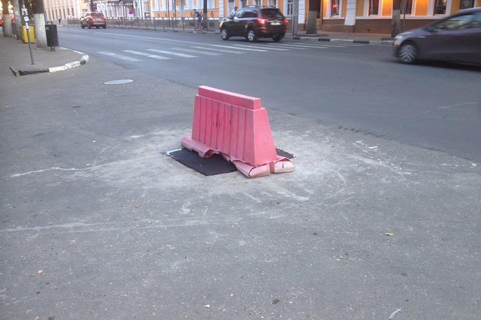Яму на улице Варварской в Нижнем Новгороде отремонтировали