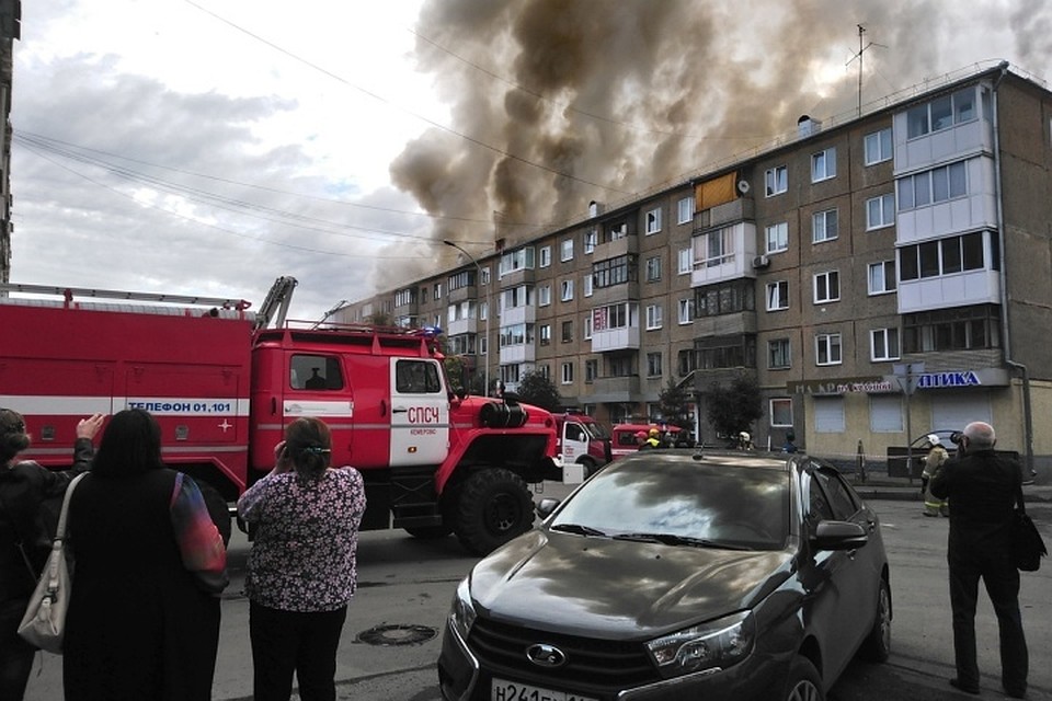 Пожар в пятиэтажке в Кемерове: появилось видео с места пожара