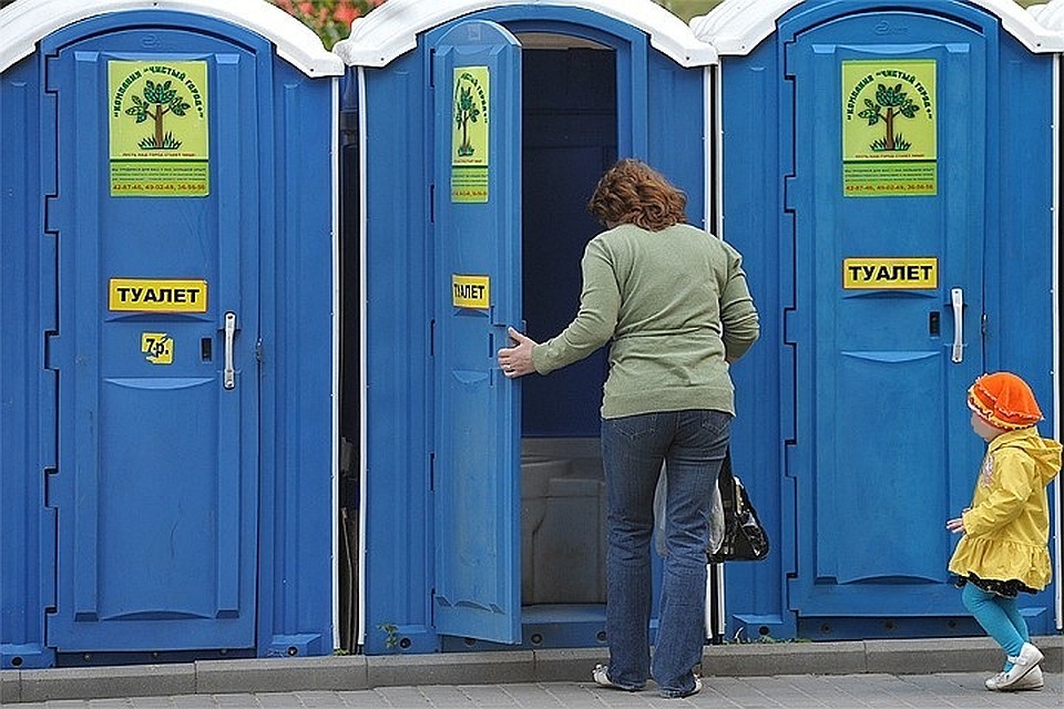В Петербурге в день ВМФ загадочно исчезли 8 биотуалетов.