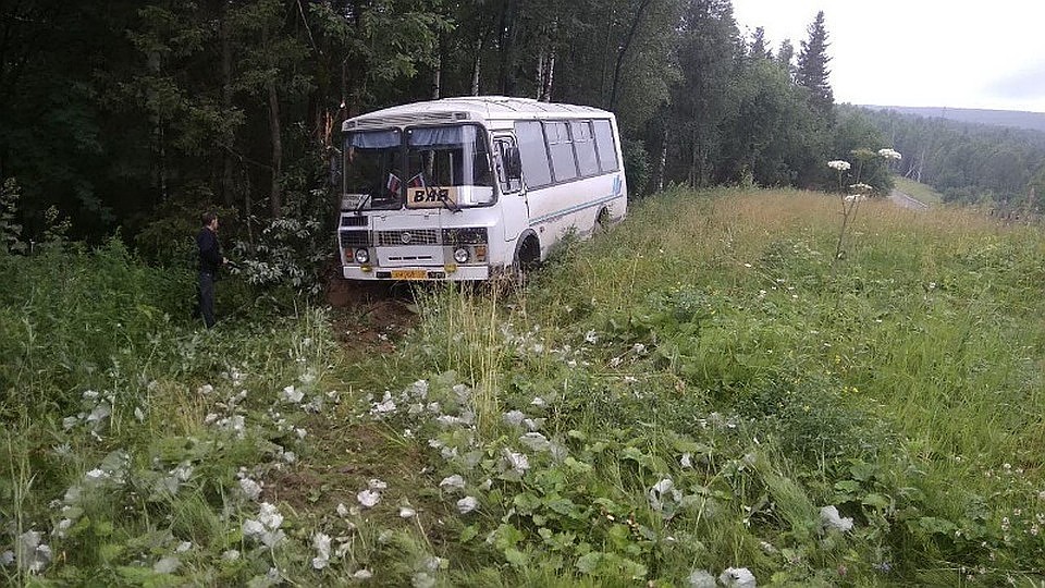 Часть пострадавших на "скорой" увезли в Соликамск и Березники. Фото: ГУ МВД России по Пермскому краю.