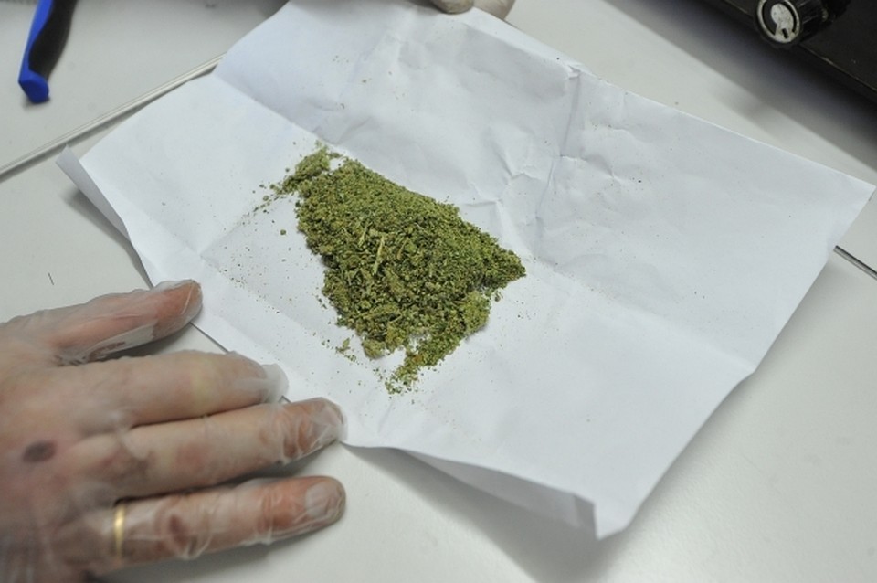 Курильщик из Хабаровского края попался на табаке, смешанном с гашишным маслом