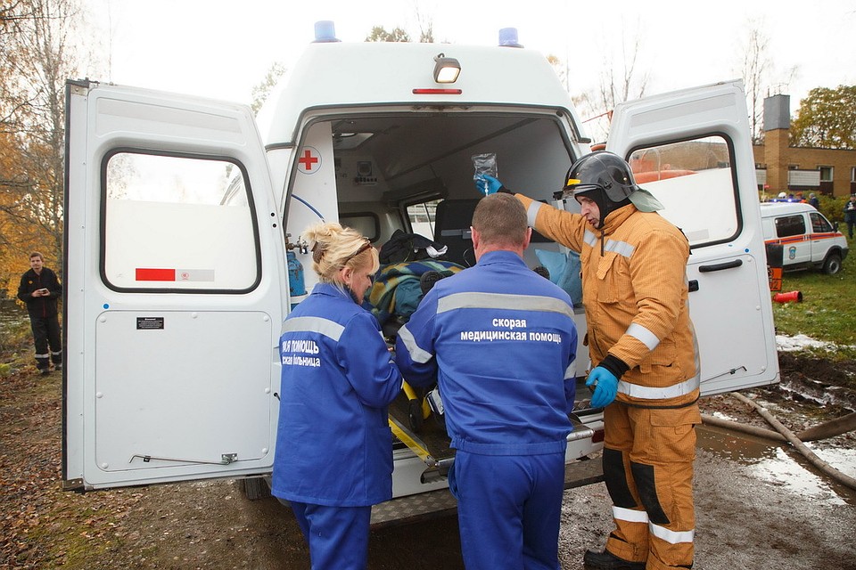 В больницу с травмами доставили 21-летнего юношу, пострадавшего в этой аварии.