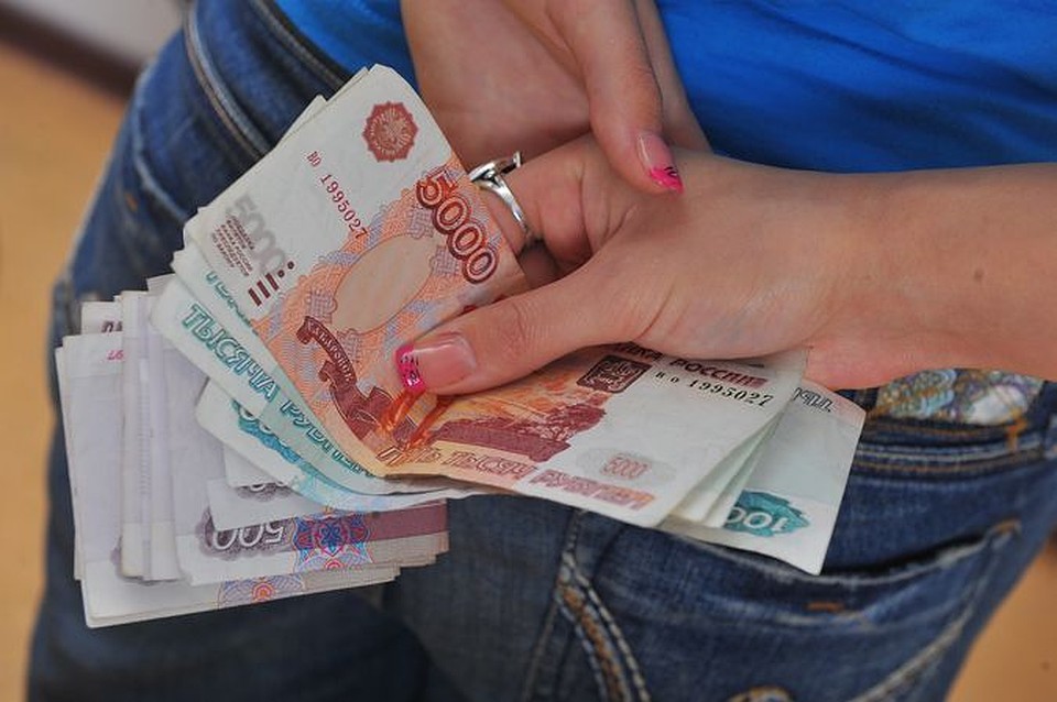 В отношении женщины-пристава возбудили уголовное дело