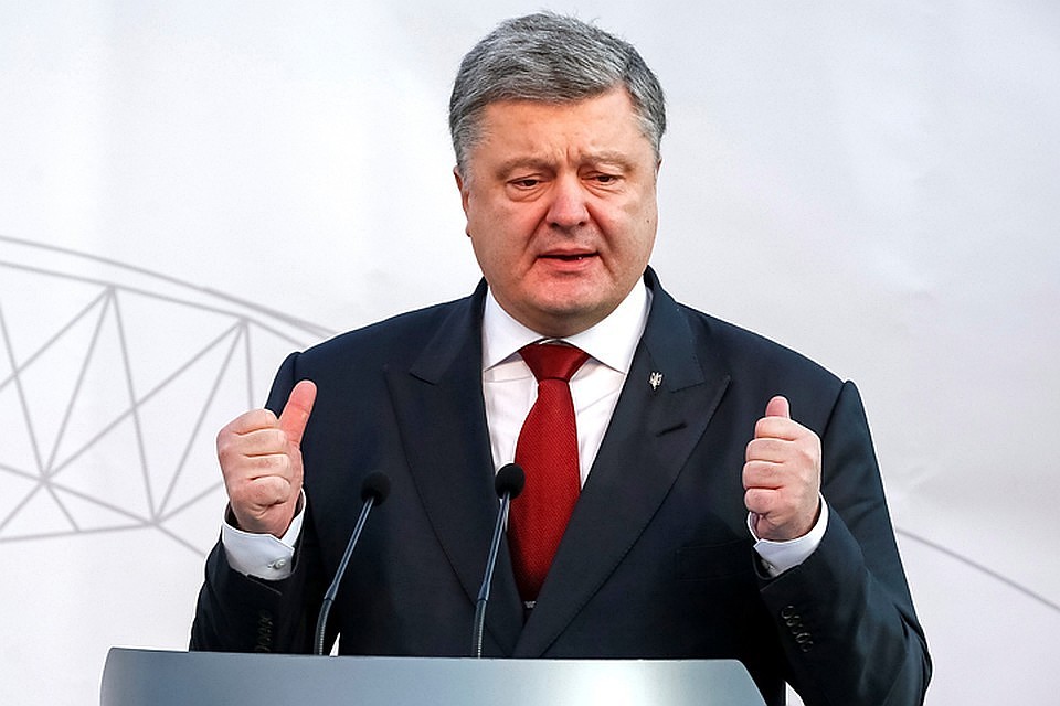 Эксперт прокомментировал планы Порошенко заменить воинское приветствие ВСУ на «Слава Украине!»