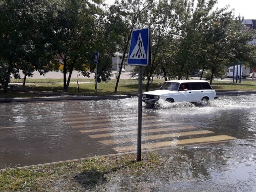 Канализационные стоки никого не удивляют в Мариуполе. Фото: mrpl.city