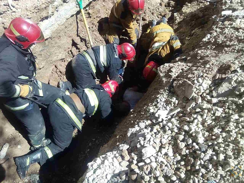 В Витебске рабочего засыпало грунтом во время замены трубопровода