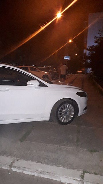 Припаркованный автомобиль