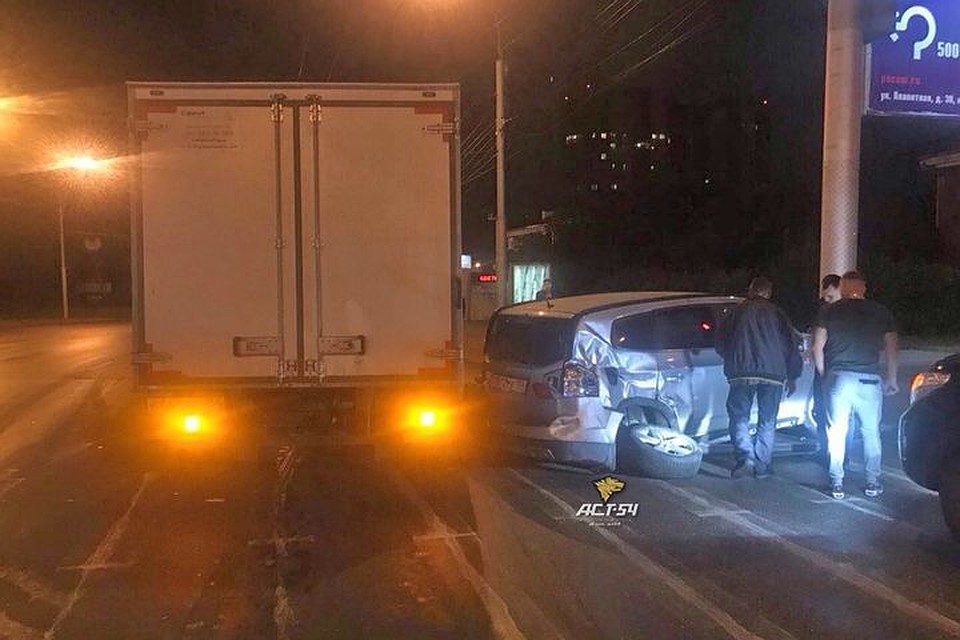 Авария произошла вечером в Центральном районе Новосибирска.