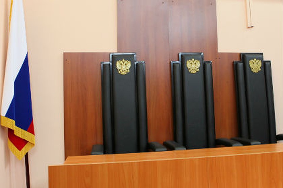 Отморозок половой связи с собственной дочерью не стал отрицать. На все обвинения он заявил: когда дочери стукнуло 16-ть, она сама его соблазнила.