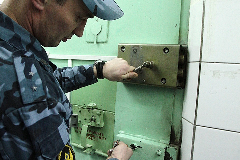 Убийство семьи в Саянске: за отказ пустить переночевать мужа и жену зарубили топором.