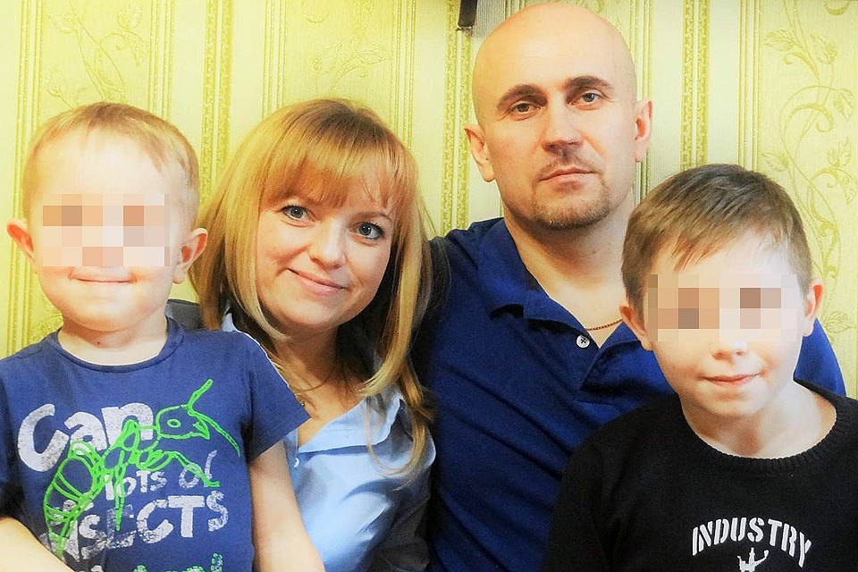 Дмитрий Худаков с женой Мариной и детьми. Фото из личного архива