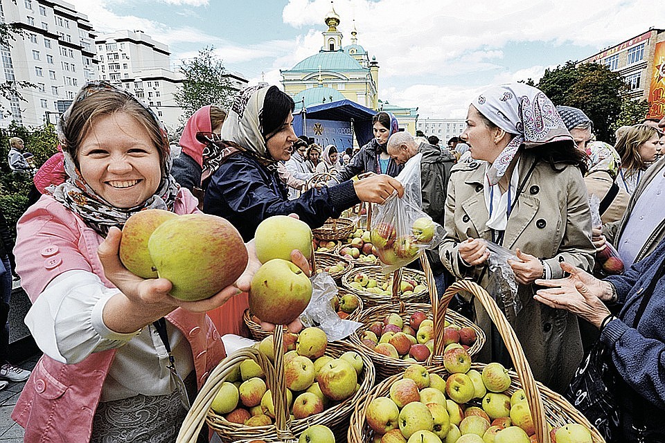 Яблочный Спас - большой августовский праздник.