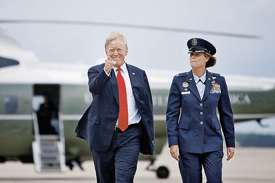 Это только кажется, что Трамп сам указывает цели и всем управляет. На самом деле за ним стоит коалиция банкиров с Уолл-стрит и нефтяников США. Фото: Eric THAYER/REUTERS
