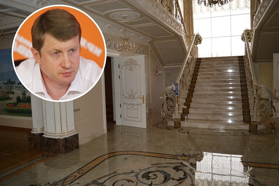 Васильев построил шикарный дом