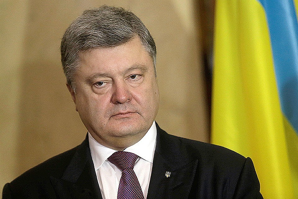 Пользователи соцсетей высмеяли Порошенко за визит к пророссийской «украинской семье»