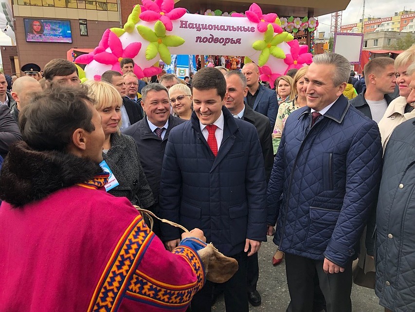 В немецком подворье тюменского врио губернатора встретили национальными танцами