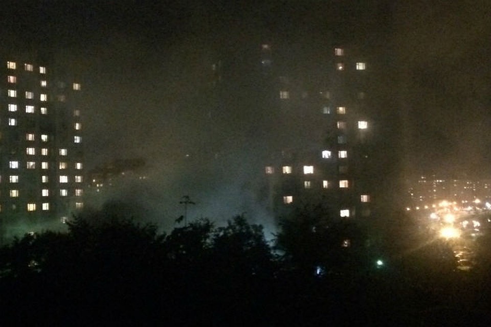 Дым окутал все вокруг. Фото: "ДТП и ЧП | Санкт-Петербург" ВКонтакте