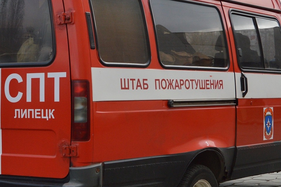 Дорогая иномарка вспыхнула после полуночи