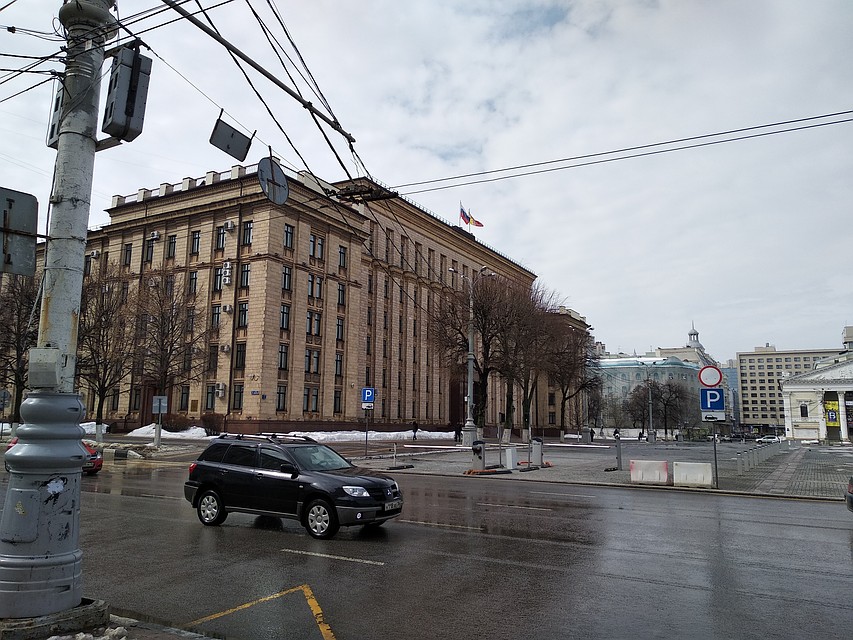 Для участия в опросе нужна авторизация через "Госуслуги"