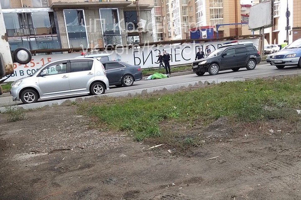 В Красноярске под колесами иномарки погибла 20-летняя студентка СФУ. Фото "ЧП-Красноярск"