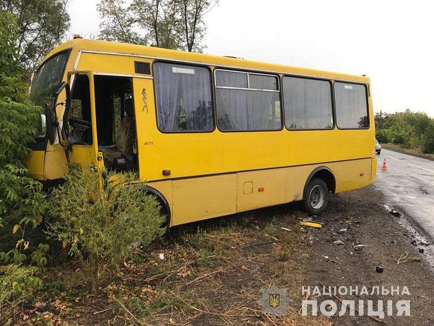 Пострадали водитель и 3 пассажира "Шкоды". Фото: пресс-служба национальной полиции