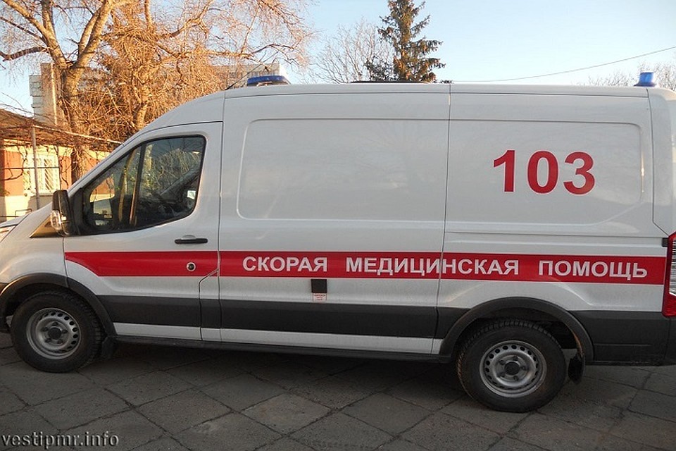 "Скорая" доставила пострадавшего в больницу (Фото: МВД Приднестровья).