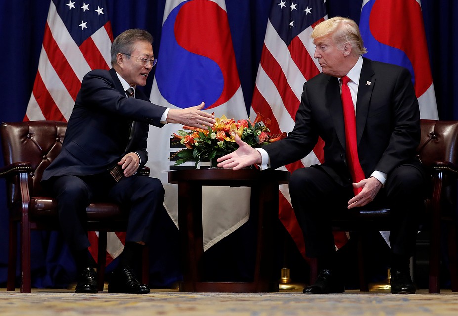 Президент США Дональд Трамп и президент Республики Корея Мун Чжэ Ин