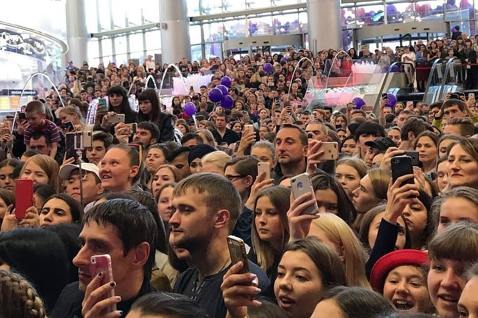 Сотни новосибирцев пришли в торговый центр 29 сентября. Фото: https://vk.com/nskgallery