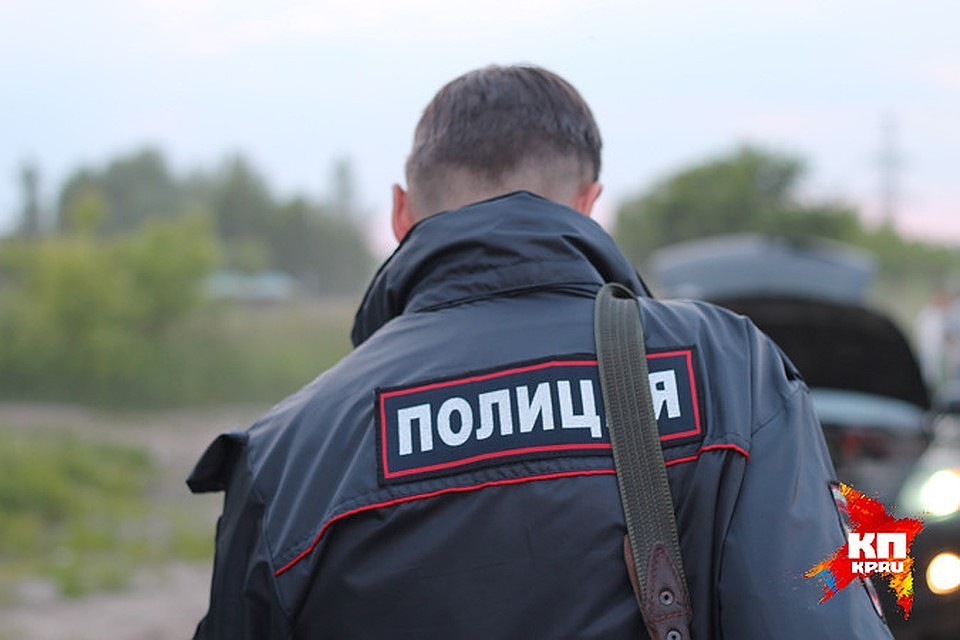 На миграционный учет в Петербурге поставили более 100 человек.