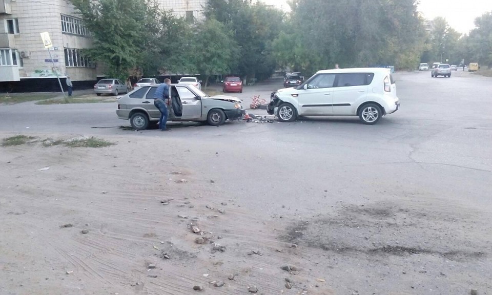 По предварительным данным, виновником аварии оказался трезвый водитель, въехавший в машину с пьяным