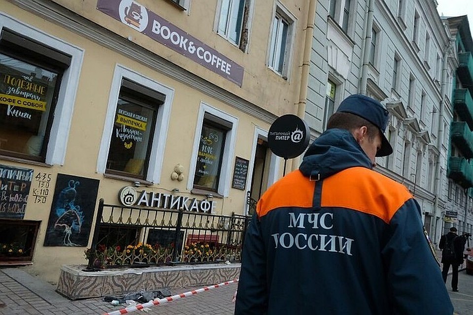 Прорыв трубы в Петербурге, из-за которого погибли два человека, произошел 28 сентября 2018 года.