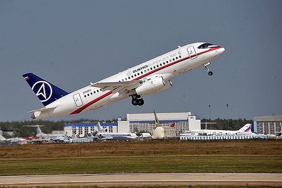 Кабмин выделил 9,8 млрд рублей на закупку самолетов Superjet для региональных перевозок
