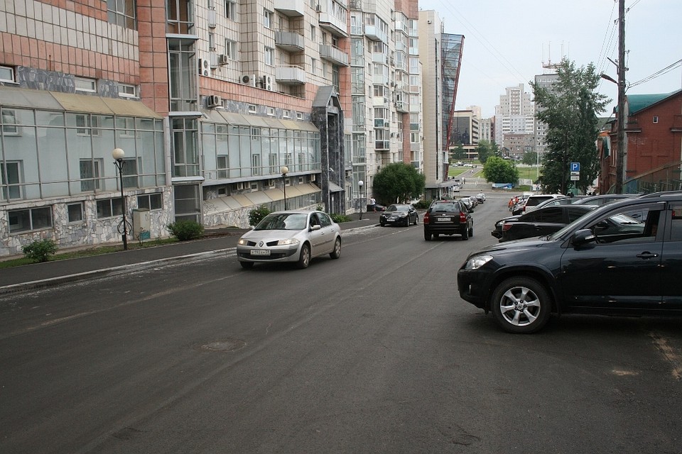 На улице Осинской после перекладки сетей проезжая часть и тротуар были приведены в порядок.