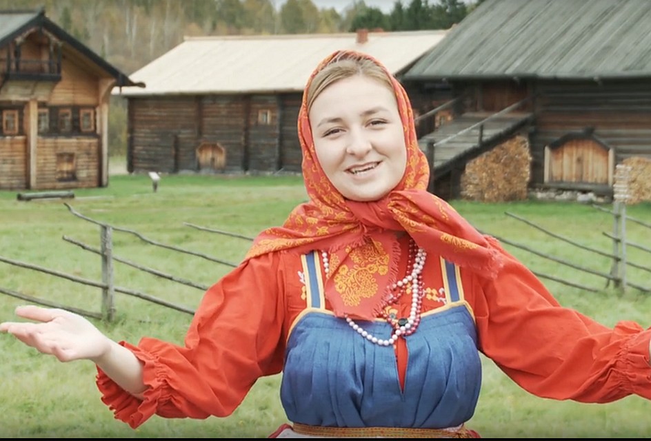 Екатерина Куваева спела хвалебную президенту- так принято на Руси. Стоп-кадр ролика ОНФ.