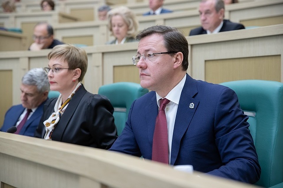 Дмитрий Азаров внес предложения по бюджету с учетом интересов региона