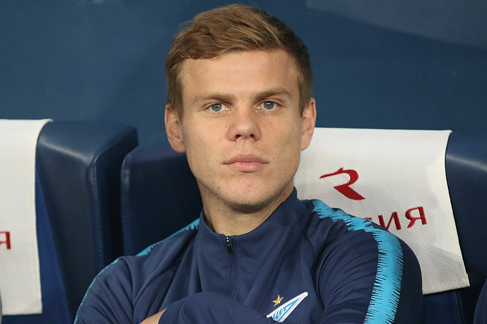 Александр Кокорин на скамейке "Зенита".