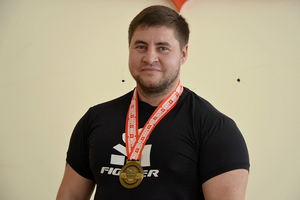 Денис Богатырев одержал победу на Чемпионате мира в Москве. Фото: vk.com/boga87