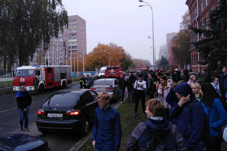 Пожар в авиационно колледже. Фото: группа "Подслушано в Рыбинске" в сети "ВКонтакте".