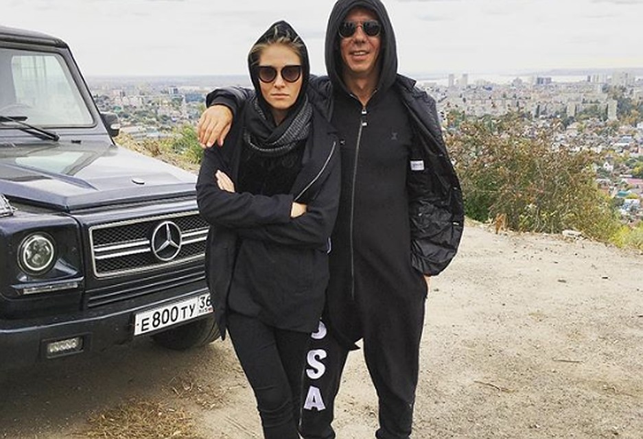Алексей Панин с актрисой Машей Кроль на фоне Саратова. Фото из Инстаграма Панина.