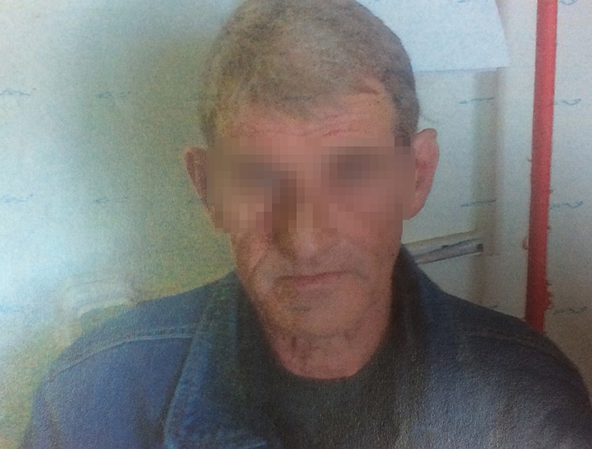 Полицейские задержали злоумышленника с поличным.